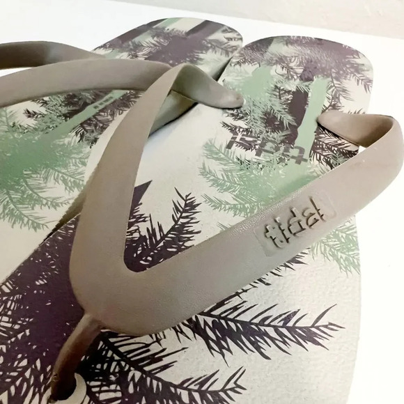 TIDAL Tropical Print Classic Flip Flops - Picture 3 of 9